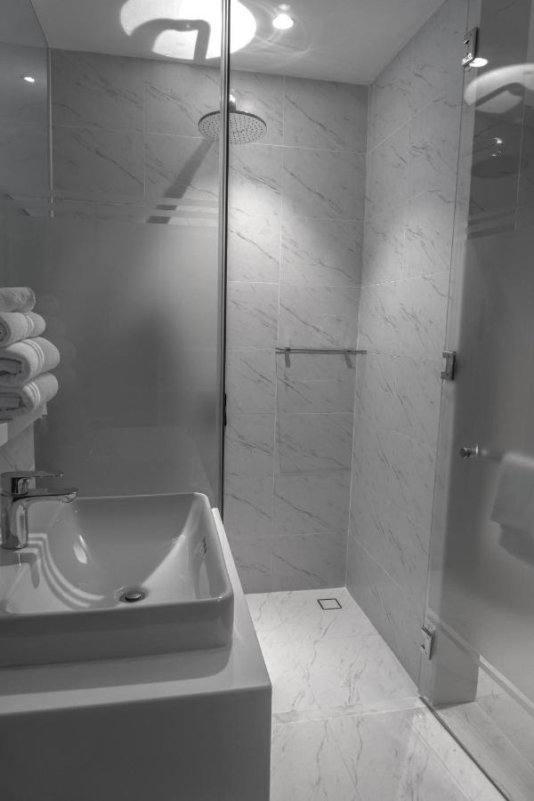 M Village Hotel Ton That Dam 호치민 외부 사진